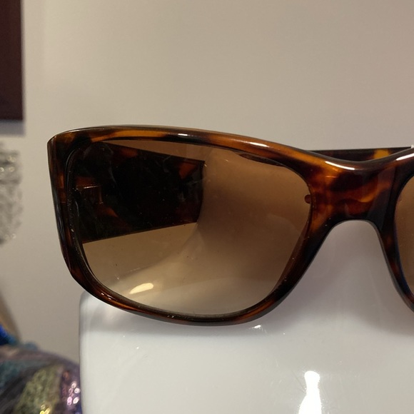 Tortoise Shell Tinted Plastic Sunglasses - Picture 3 of 14